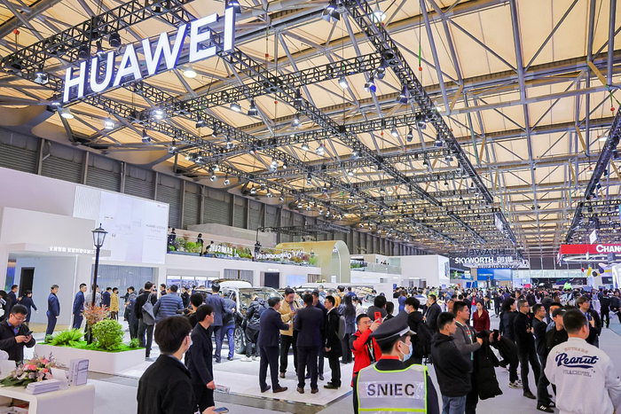 华为全屋智能亮相AWE2024 定义空间智能化“七特”标准__财经头条__新浪财经