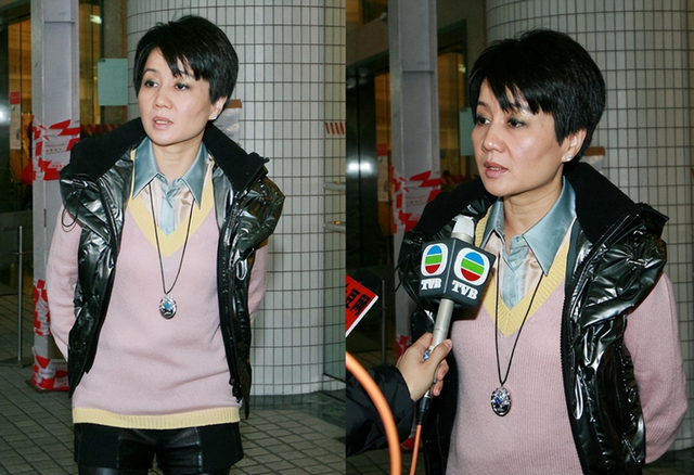 赌王四太梁安琪越老越时髦,穿针织开衫 小白裤 腰带,像个年轻人