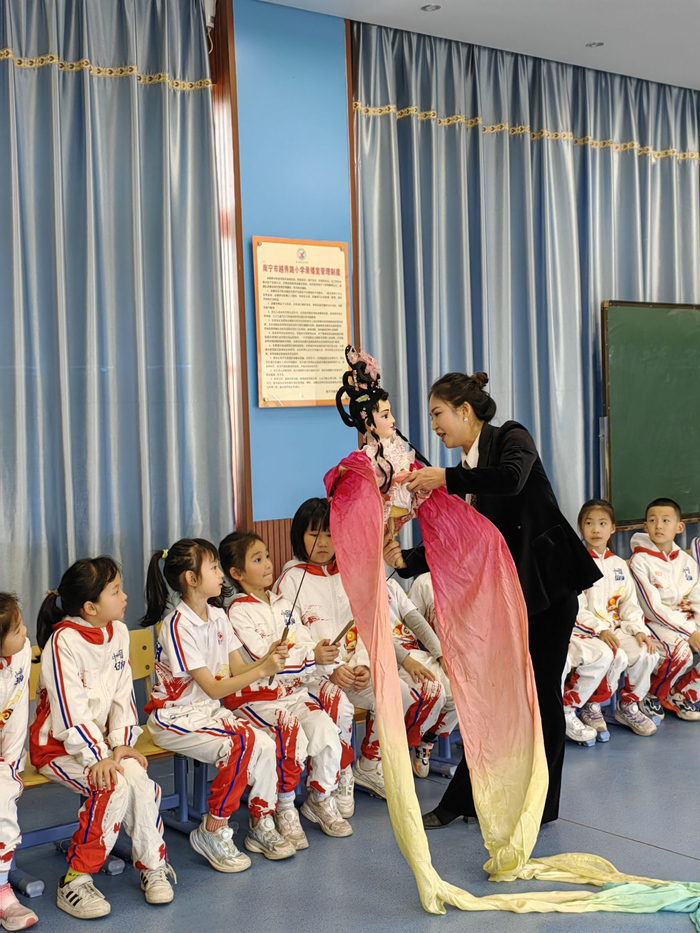 南宁市越秀路小学:国粹经典进校园 传统文化润童心|南宁市|魔术_新浪