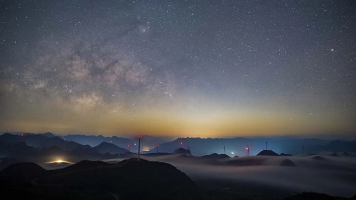 银河与云海相遇作者/@kiri桐桐桐器材/索尼a7s3   适马24-70mm参数