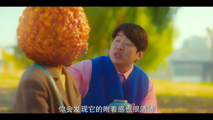 而之后的剧情,更是脑洞大开.活人大变炸鸡块,这个设定就足够离奇.疯.