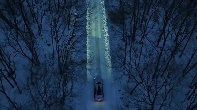 站立于雪山之巅俯瞰银色大地每一次悸动都是对自由的渴望