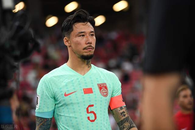 张琳芃妻子晒聊天记录力挺 国足堕落非一人之过|张琳芃|国足|妻子