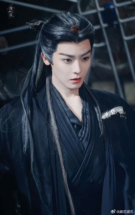 91 暗纹黑袍造型正面路透来了,狠狠帅在审美点上|侯明昊|黑袍|古装
