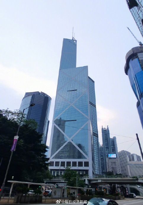 长实集团内地土储仅为8年前的一半,李泽钜称"目前香港楼市下行机率较