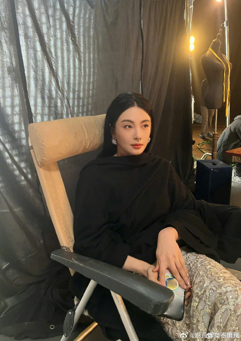 张雨绮身材好好,有肉照样有腰线,凹凸有致真的绝了!|张雨绮_新浪新闻