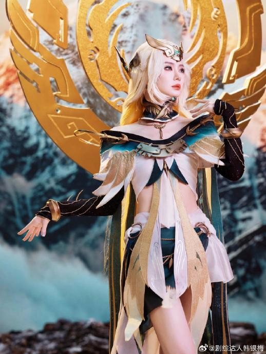 戚薇cos太阳神鸟海月,戚薇这张脸,这个身材太适合cos圈了|戚薇|太阳