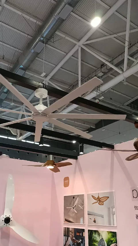 朋友想装吊扇可惜客厅大市场所见的吊扇都太小稍远点就吹不到风了