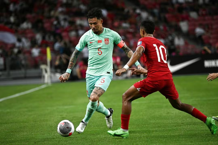 体坛午爆|世预赛国足2:2战平新加坡,山东男篮今战南京同曦|墨菲|郑钦