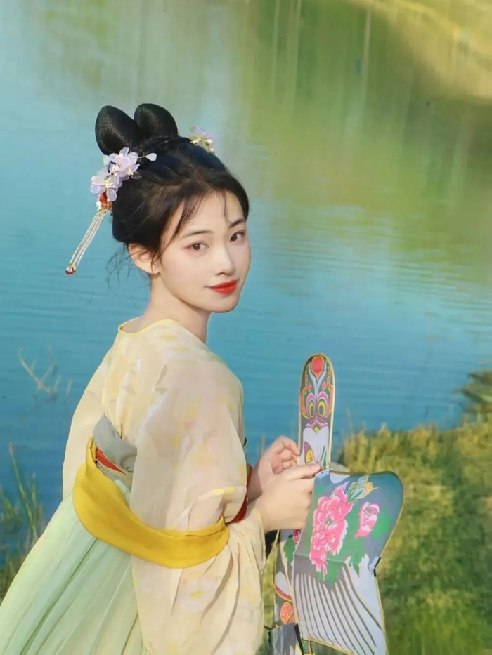 鞠婧祎古装狂扫3个热搜,姐的港风红玫瑰妆是真的不可…|诗经|鞠婧祎