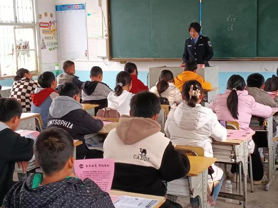 怀化新晃开展2024年世界水日中国水周宣传活动