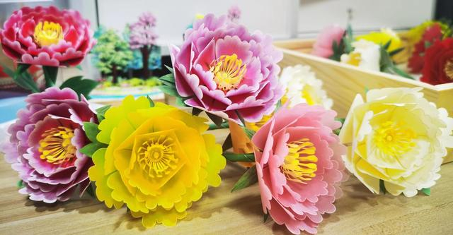 纸雕牡丹花意正浓