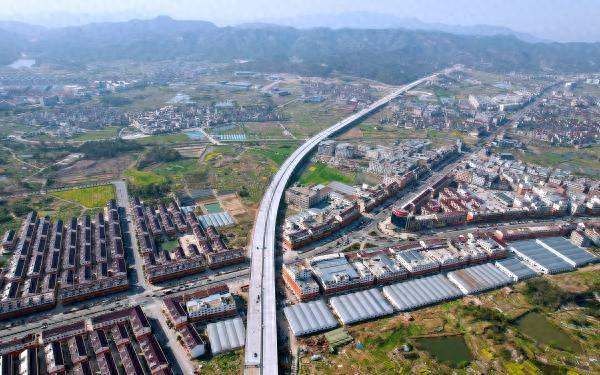 建设中的花园特大桥。浙江交通集团供图