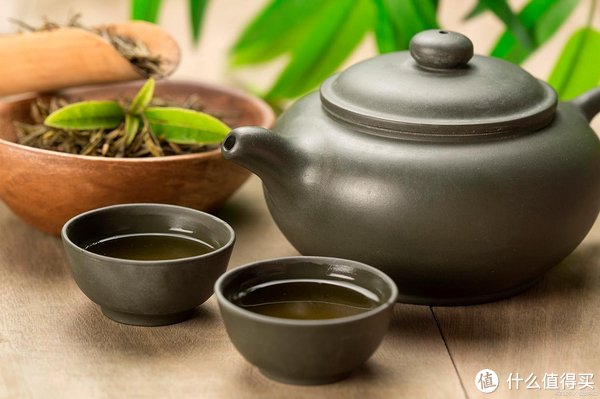 从"琴棋书画诗酒茶"到"柴米油盐酱醋茶",茶无疑扮演着重要的角色.