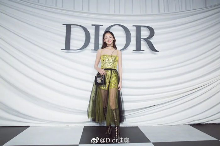 开局不错,可明显后劲不足,甚至声浪和资源很快就被钟楚曦,杨采钰盖过.