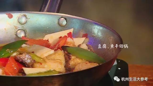 家常豆腐不用五花肉也好吃葱花肉不用豆腐皮更酥脆传统菜就这样吃出新
