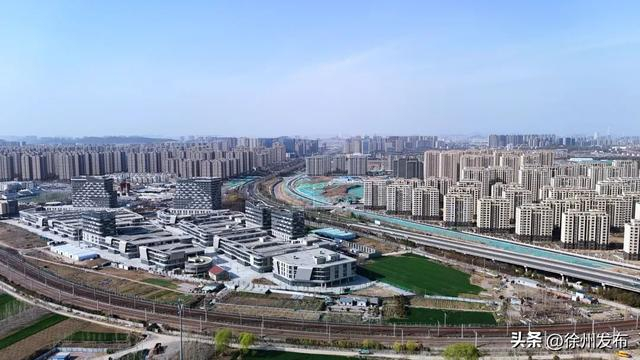 大郭庄片区今年计划实施"五路两河"项目,其中,道路工程总长约12.
