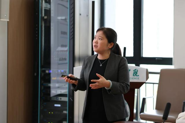 武汉工程科技学院举行数字经济智能会计产业学院商科院长论坛