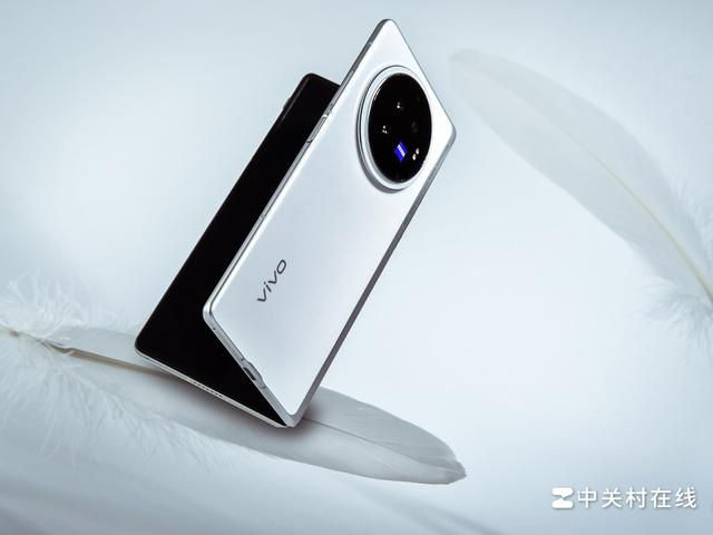 vivo x fold3高清图赏 轻至219g的折叠屏见过没?