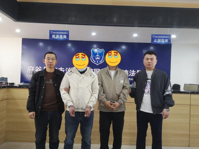 近日,陕西省府谷县某花店老板微信收到一顾客的订单,对方要求定制一个