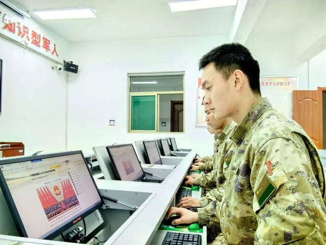 山西省军区警卫勤务队掀起学习两会精神热潮