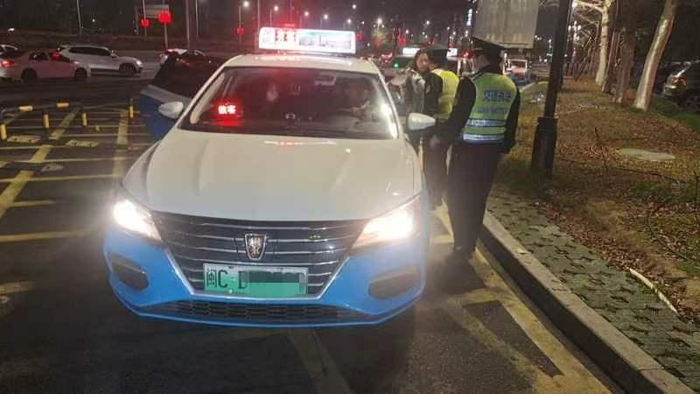 蟳埔周边出租车违法行为抬头交通执法夜间专项行动整治