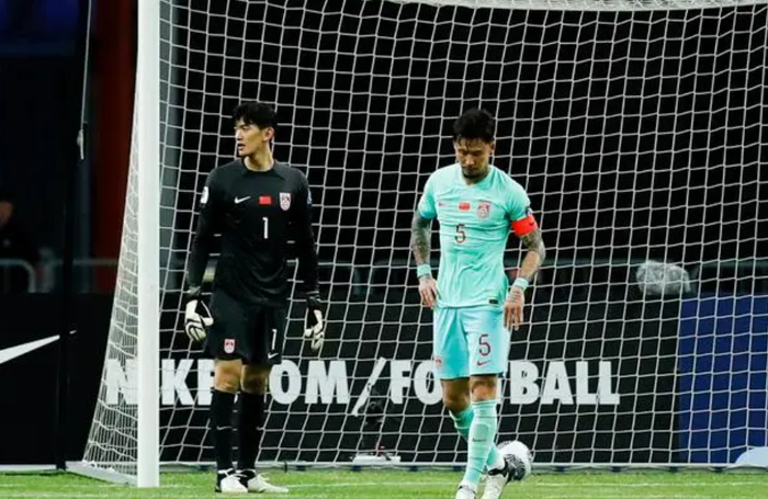 张琳芃连夜宣布退出国足,伊万换副眼镜吧,还是海参哥