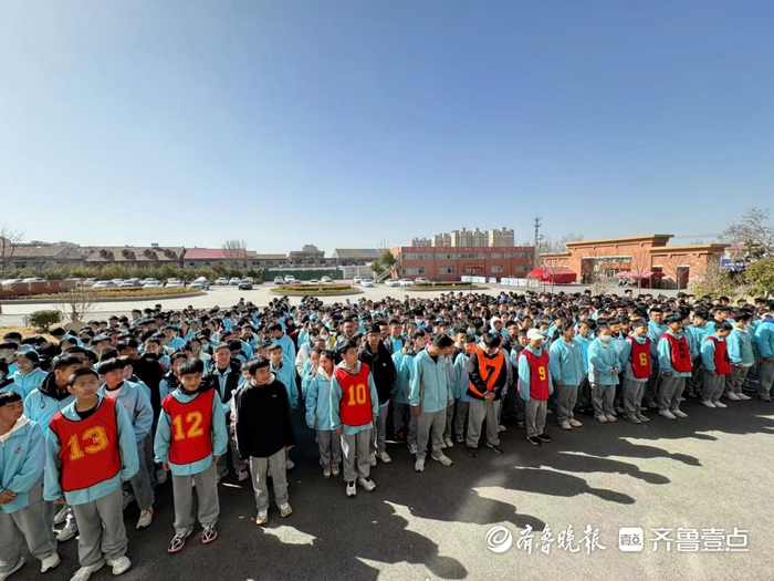 防范于未燃枣庄十五中北校举行消防安全应急演练