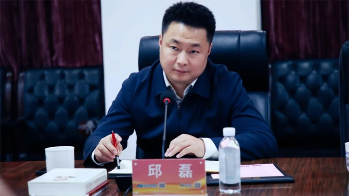 青神县委副书记县长邱磊清华大学江苏无锡校友会副会长胡树建一行来访