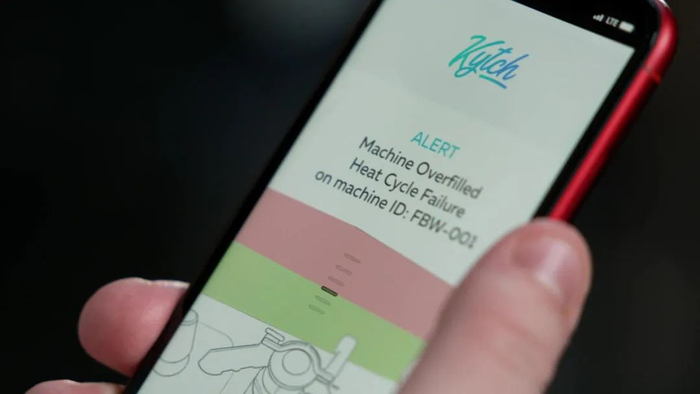 往冰淇淋机里安装kytch组件|cbs news2017年,他们化身"冰淇淋黑客"