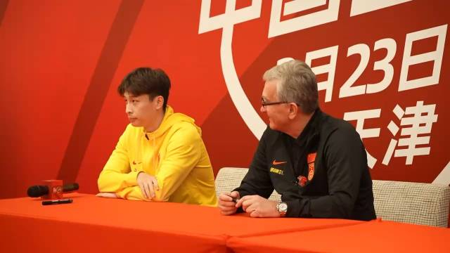 国足球迷见面会我和国脚有个约国足主帅伊万科维奇携巴顿李源一高天意