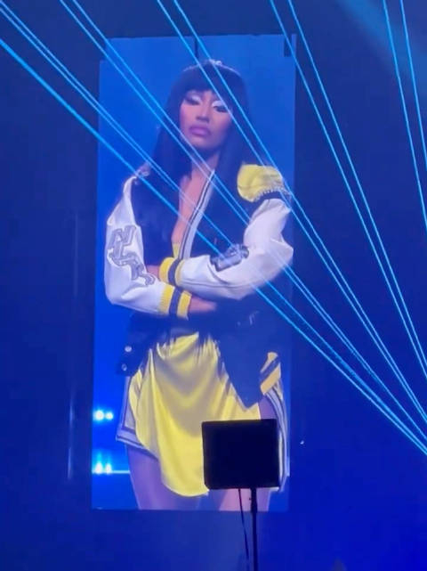 麻辣鸡nickiminaj巡演最新thenightisstillyoung粉丝互动片段