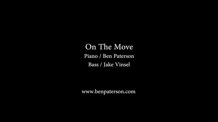 onthemove是一首充满活力和即兴精神的爵士乐曲目