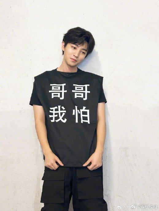 啊啊啊小表情好可爱,有生之年居然看到王俊凯猛男撒娇!