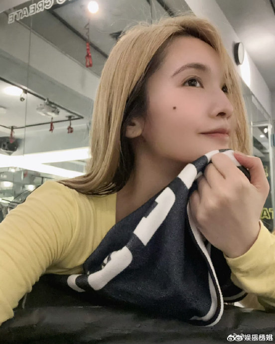 杨丞琳脸颊痣太有辨识度了,很特别很美|杨丞琳_新浪新闻