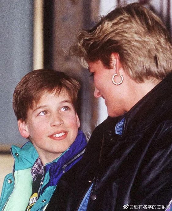 威廉小时候到底有多可爱 近日威廉独自颁发母亲"戴安娜遗产奖"|威廉