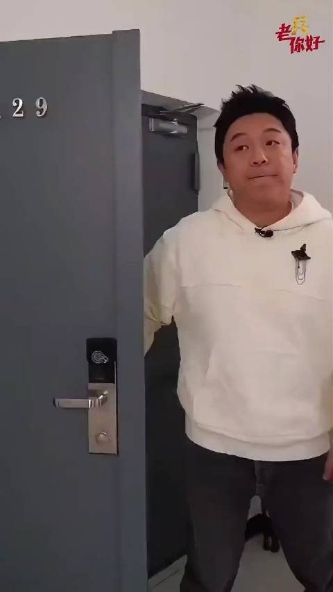 黄渤专门到春晚后台找他拉家常这位老兵不简单中国军号