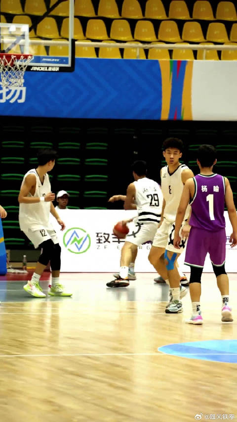 你们队的中锋也那么强硬吗