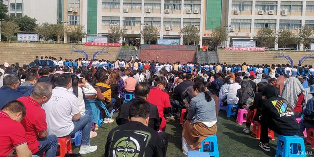 点燃百日奋战激情象达中学举办2023届初三年级百日誓师活动