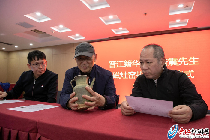 晋江籍华侨王奋震再次向家乡文博单位捐赠磁灶窑文物