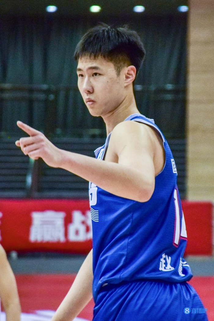 外线神准!赵嘉义半场三分6中5得17分4板2助1帽|外线|赵嘉义|山西_新浪