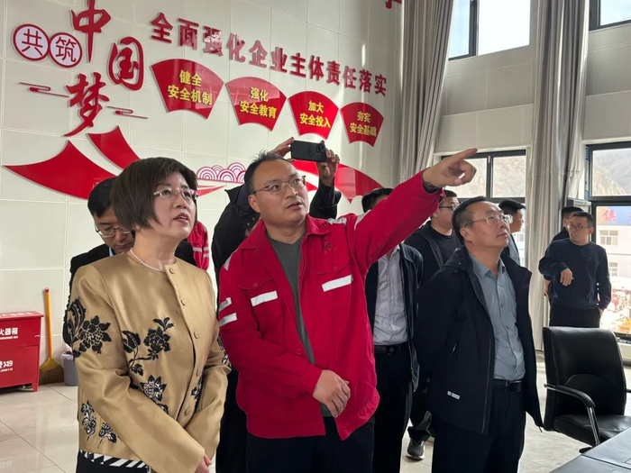 子长新闻黄婷走访调研民营企业复工复产情况