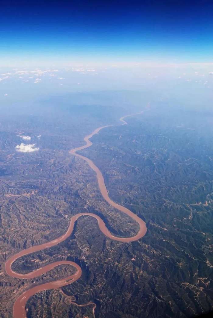 形成了,之后,第三个,第四个……河流就成了我们所看到九曲连环的模样