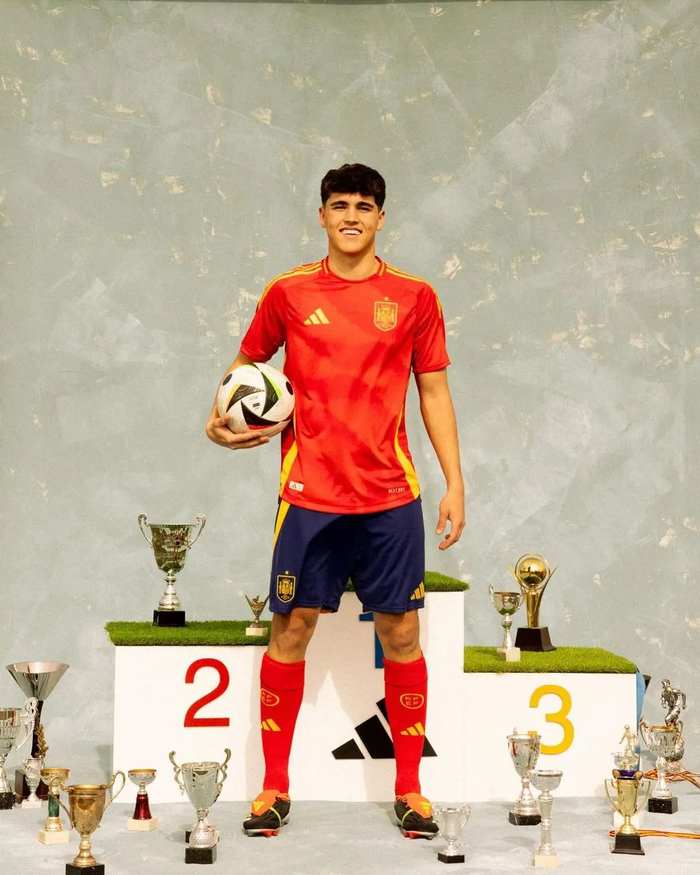 普约尔皮克合体的小孩哥出道13场就成为国脚