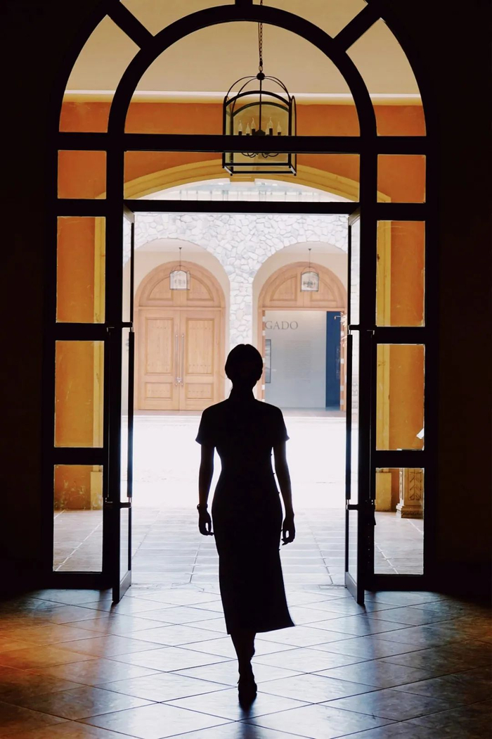 如果说旗袍美人是令人心醉的风光,那么旗袍师傅们就是风光背后最低调