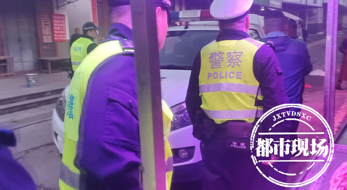 面包车|闯红灯|司机_新浪新闻