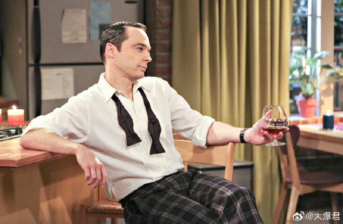 《生活大爆炸》主演jim parsons庆祝51岁生日,重聚或将延至六七十岁