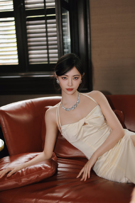 许佳琪营业照来啦,超美 今天是浪漫nj girl|许佳琪_新浪新闻