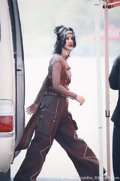 有网友分享尚雯婕换了新发型,感觉真的很不错!|尚雯婕|发型_新浪新闻