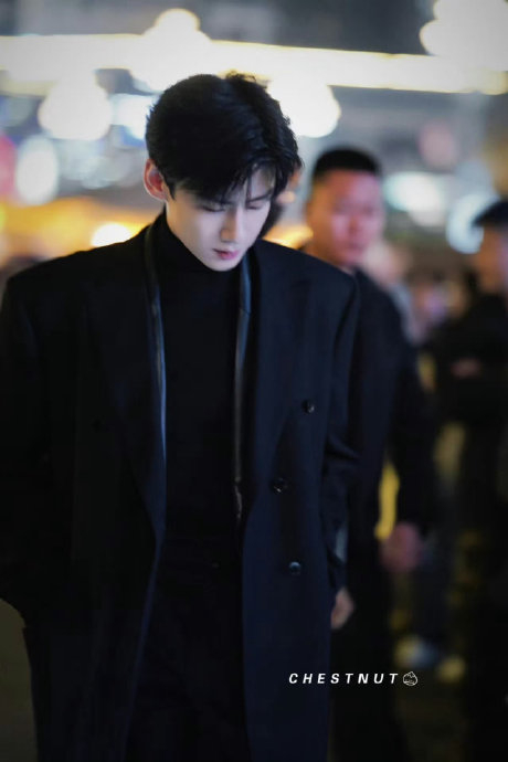 白敬亭新剧《难哄》今日正式官宣,可以边拍边播,期待值已拉满|白敬亭